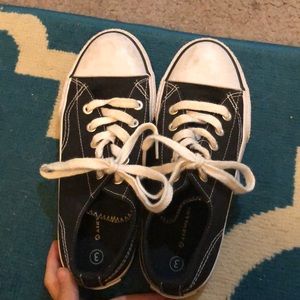 Air wall black and white brand new shoes